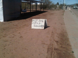 Estilo Sonora Hot Dogs outside