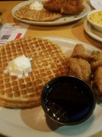 Lo-lo's Chicken And Waffles food