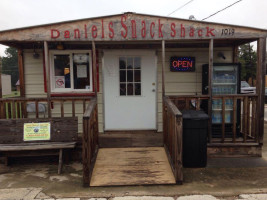 Daniels Snack Shack outside