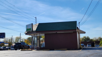 Jubilee Donuts outside