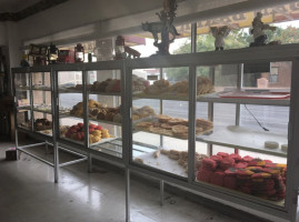 Lujan Bakery food