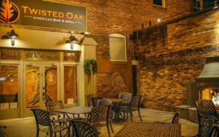 Twisted Oak American Bar and Grill inside