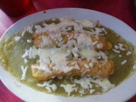 Enchiladas Y Mas food