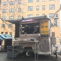 Shaker's Grill Food Cart outside