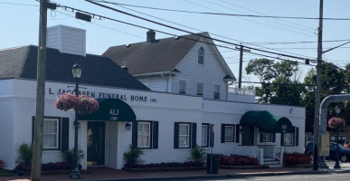 A.l. Jacobsen Funeral Home, Inc. outside