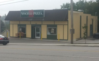 Vocelli Pizza outside