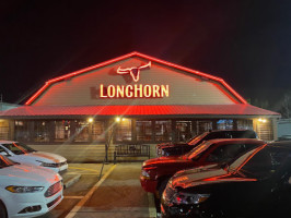Longhorn Steakhouse Tucker outside