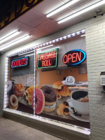 Archie's Donut Shop outside