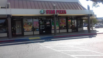 Indian Star Pizza outside