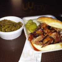 Willie B's Barbeque food