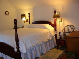 Twin Gables Bed And Breakfast inside