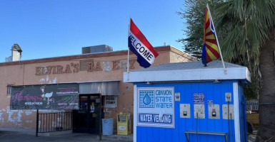 Elvira's Bakery outside