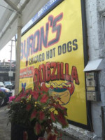 Byron's Hot Dog outside