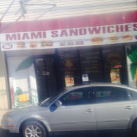 Miami Sandwiches outside