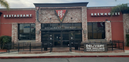 Bj's Brewhouse West Covina outside