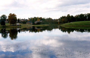 Lake Hickory Country Club Springs Clubhouse outside