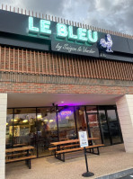 Le Bleu outside