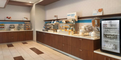 Holiday Inn Express Pittston Scranton Airport, An Ihg food