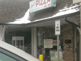 Marie's Pizza outside