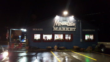 Mountain Market outside