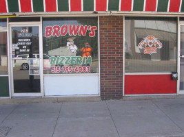 Brown Brothers Pizza outside