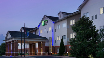 Holiday Inn Express Suites Charlottesville Ruckersville, An Ihg outside