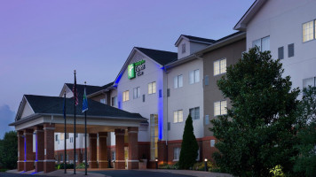 Holiday Inn Express Suites Charlottesville Ruckersville, An Ihg inside