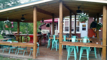 Locust Hill Inn, Cabin And Pub inside