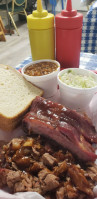 Stutts House of Barbecue food