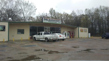 Delaughter's Grocery outside