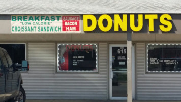 Donuts Burgers outside