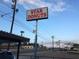Star Donuts outside