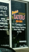 Prater's Taters outside