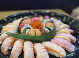 Truya Sushi food