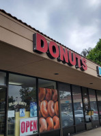 Upland Donuts outside