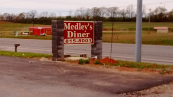 Medley's Diner outside