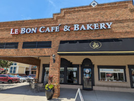 Le Bon Cafe Bakery outside