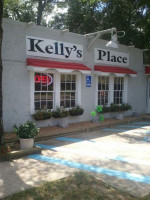 Kelly's Place outside