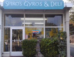 Spiro's Gyros outside