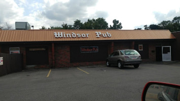 Windsor Pub outside