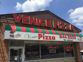 Venice Pizza outside