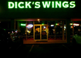 Dick's Wings And Grill Callahan inside