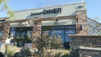 Summit Diner outside