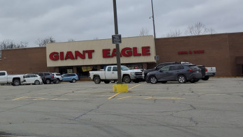 Giant Eagle Bakery outside