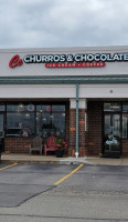 Churros Y Chocolate outside