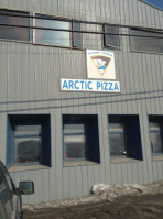 Arctic Pizza outside