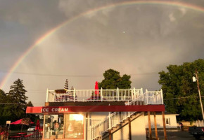 White Lake Dairy Treat outside