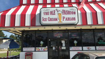 OLE Fashion Ice Cream Parlor inside