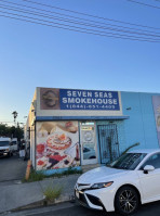Seven Seas Smokehouse outside