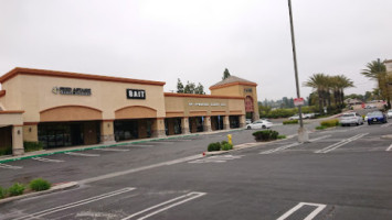 Diamond Hills Plaza Shopping Center outside